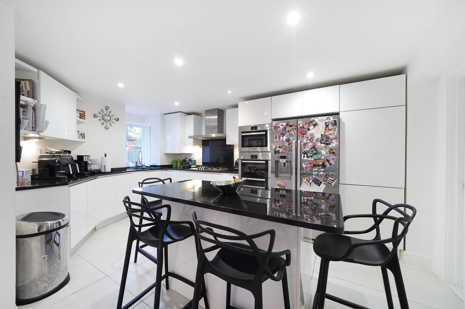 5 bed detached house for sale in Harcourt Road, Bushey 1