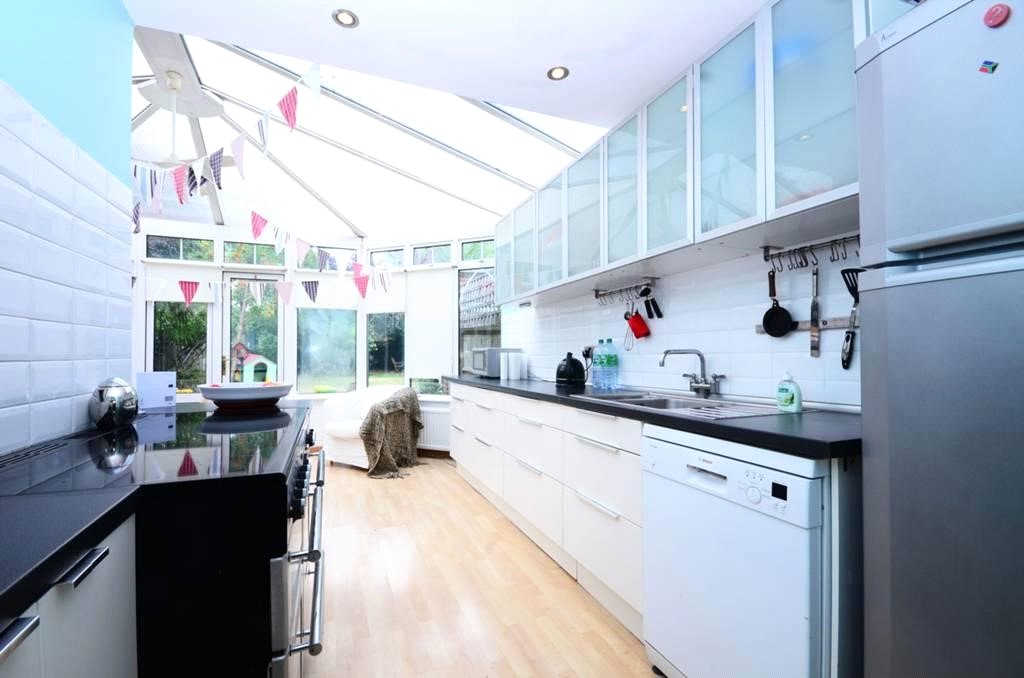4 bed semi-detached house for sale in Orchard Avenue, Whetstone  - Property Image 3
