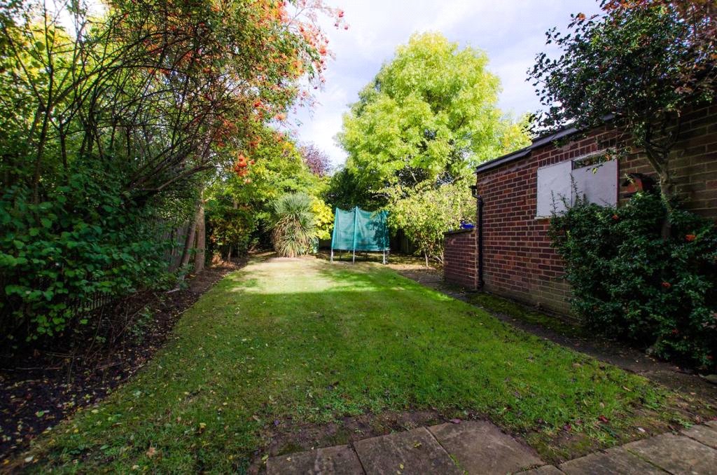 4 bed semi-detached house for sale in Orchard Avenue, Whetstone  - Property Image 7