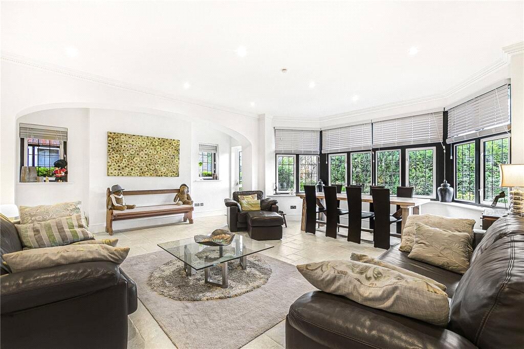 2 bed ground floor flat for sale in Cockfosters Road, Barnet, EN4