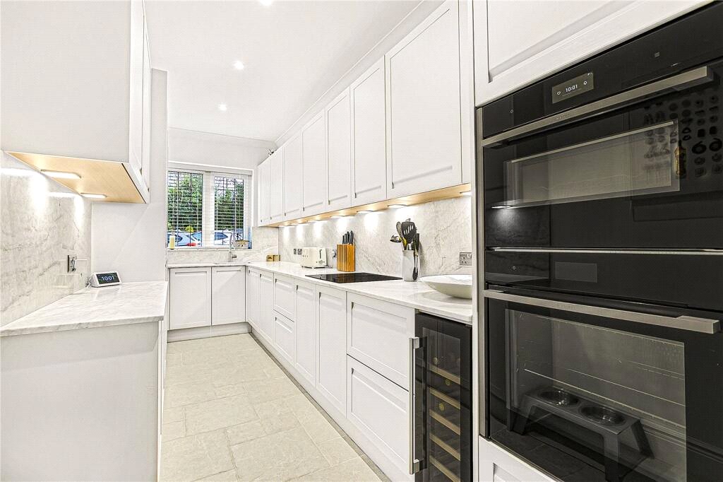 2 bed ground floor flat for sale in Cockfosters Road, Barnet  - Property Image 3