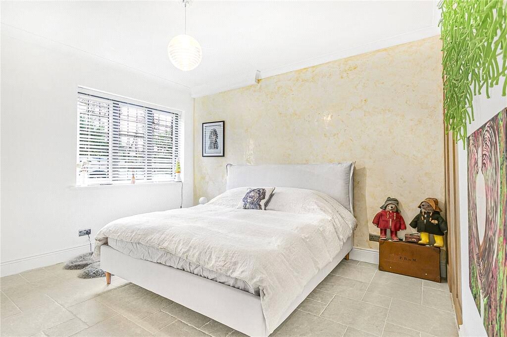 2 bed ground floor flat for sale in Cockfosters Road, Barnet  - Property Image 5