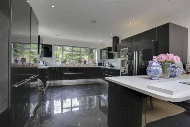 6 bed house to rent in Chandos Avenue, Whetstone, N20 