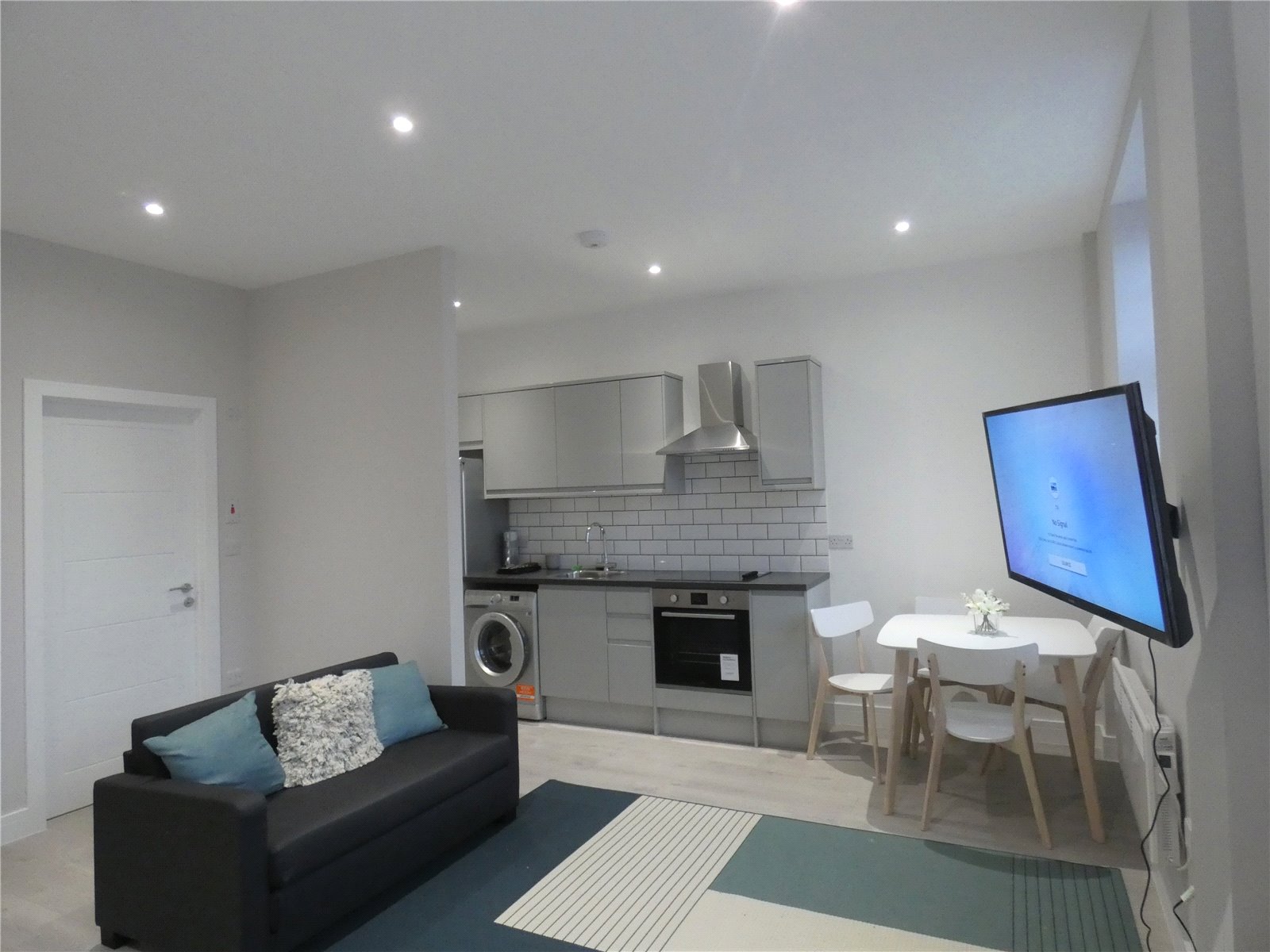 Apartment to rent in Oakleigh Gardens, London - Property Image 1