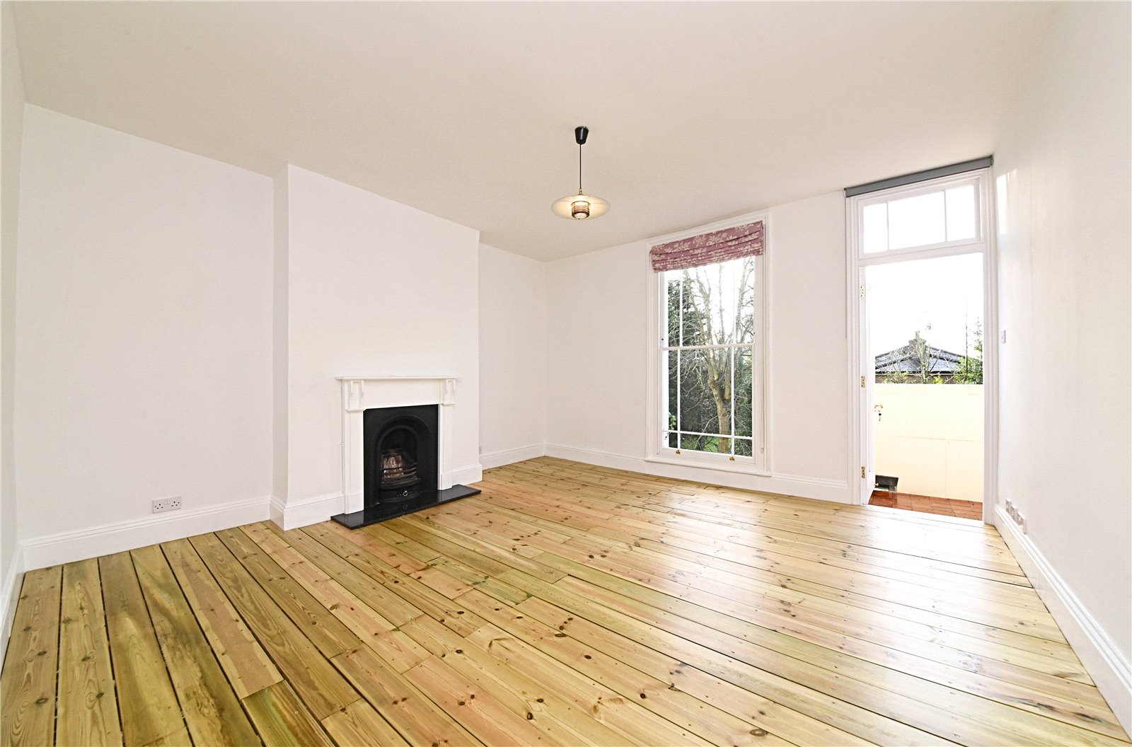 3 bed apartment to rent in Wood Street, High Barnet  - Property Image 1