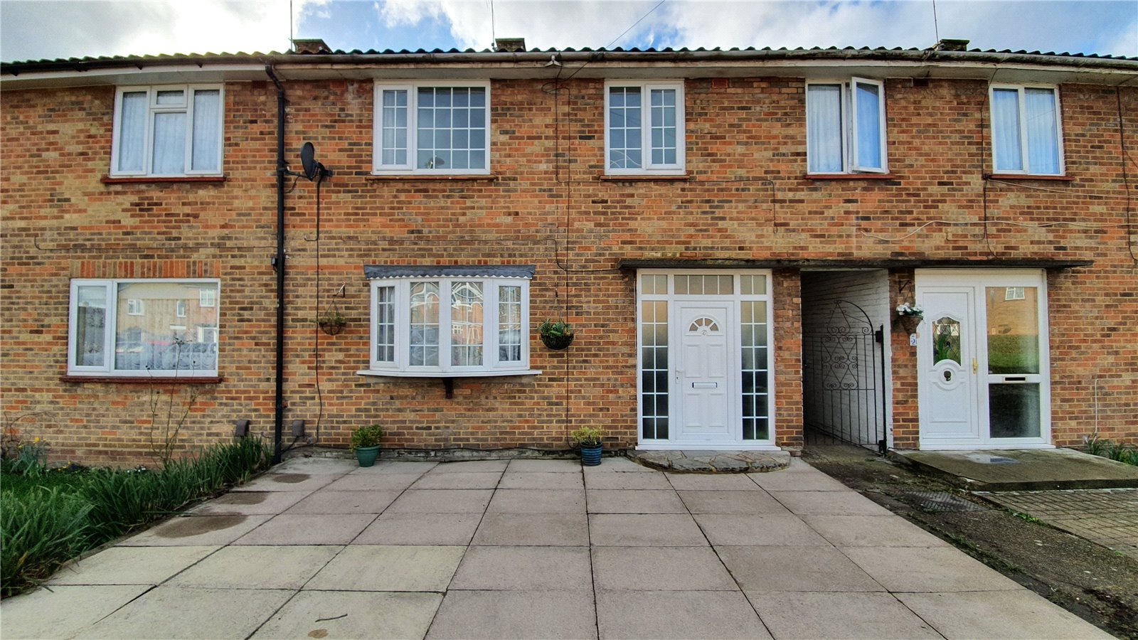3 bed house for sale in Bushfield Close, Edgware  - Property Image 1