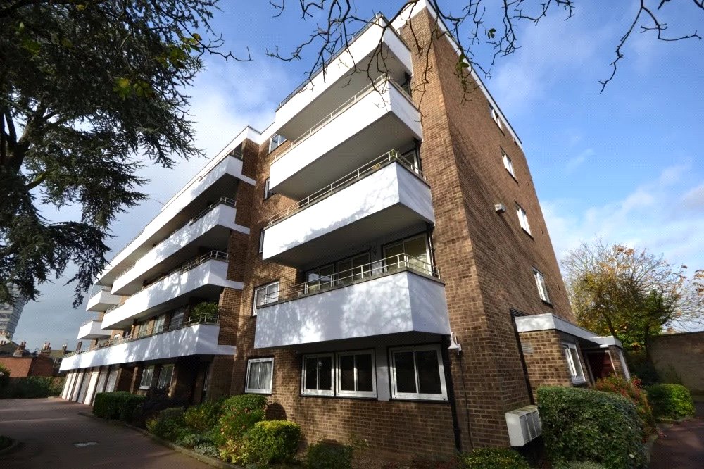 2 bed apartment for sale in Oakleigh Road North, Whetstone - Property Image 1