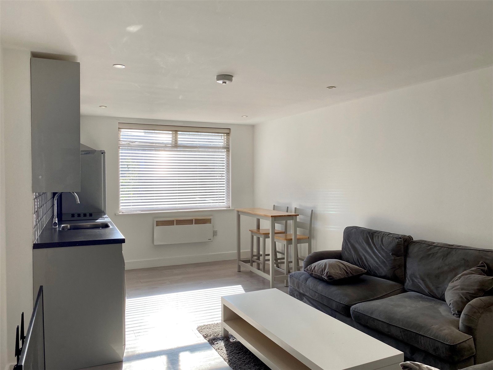 Apartment to rent in Oakleigh Gardens, Whetstone, N20 
