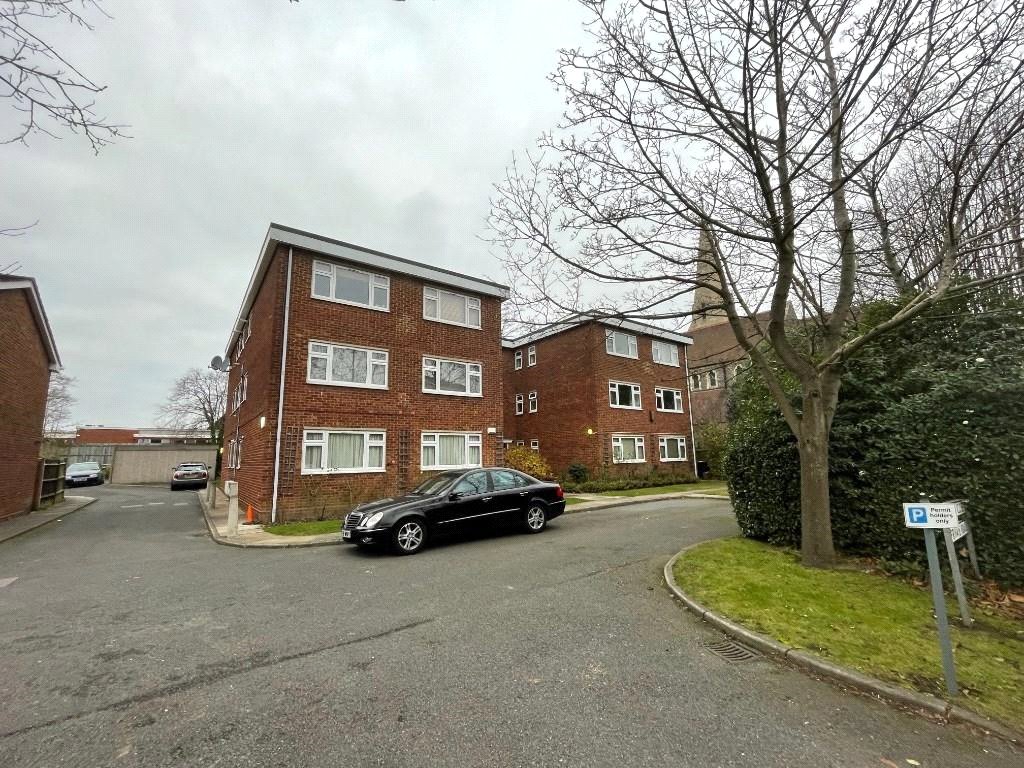 2 bed apartment to rent in Cameron Close, Myddelton Park, N20 
