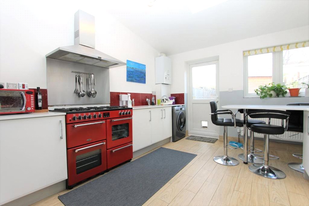 3 bed house to rent in Tiverton Road, London, N18 