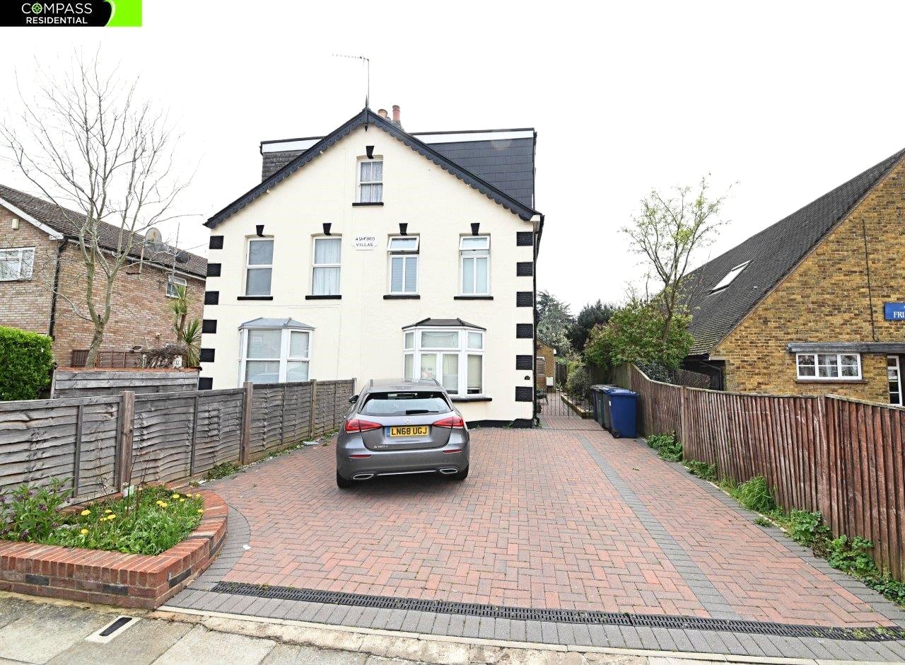 4 bed house to rent in Leicester Road, New Barnet  - Property Image 2