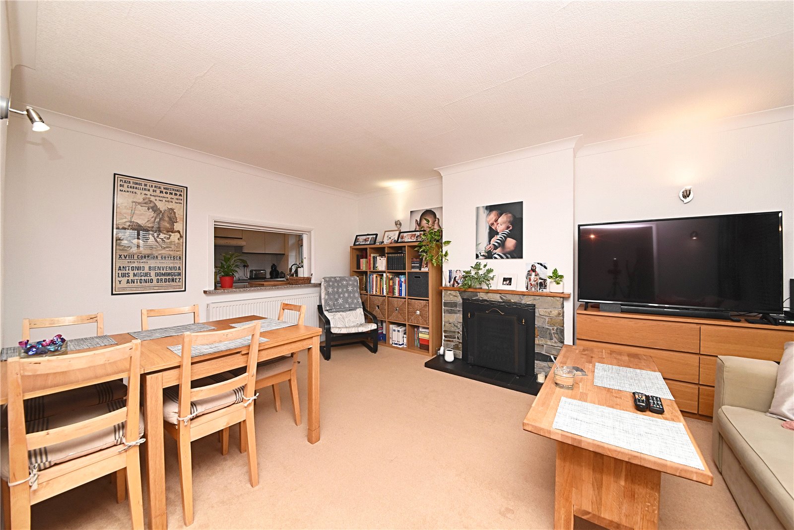 2 bed bungalow for sale in Silvercliffe Gardens, Barnet  - Property Image 2