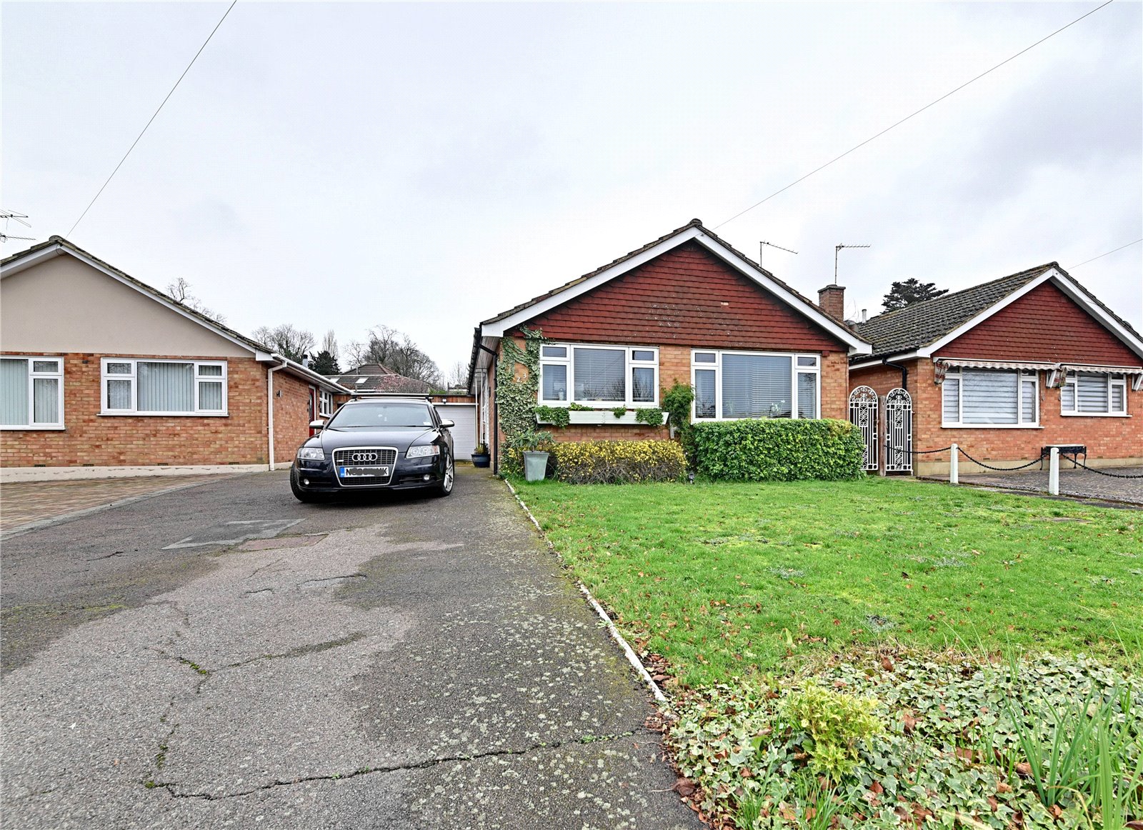 2 bed bungalow for sale in Silvercliffe Gardens, Barnet  - Property Image 10