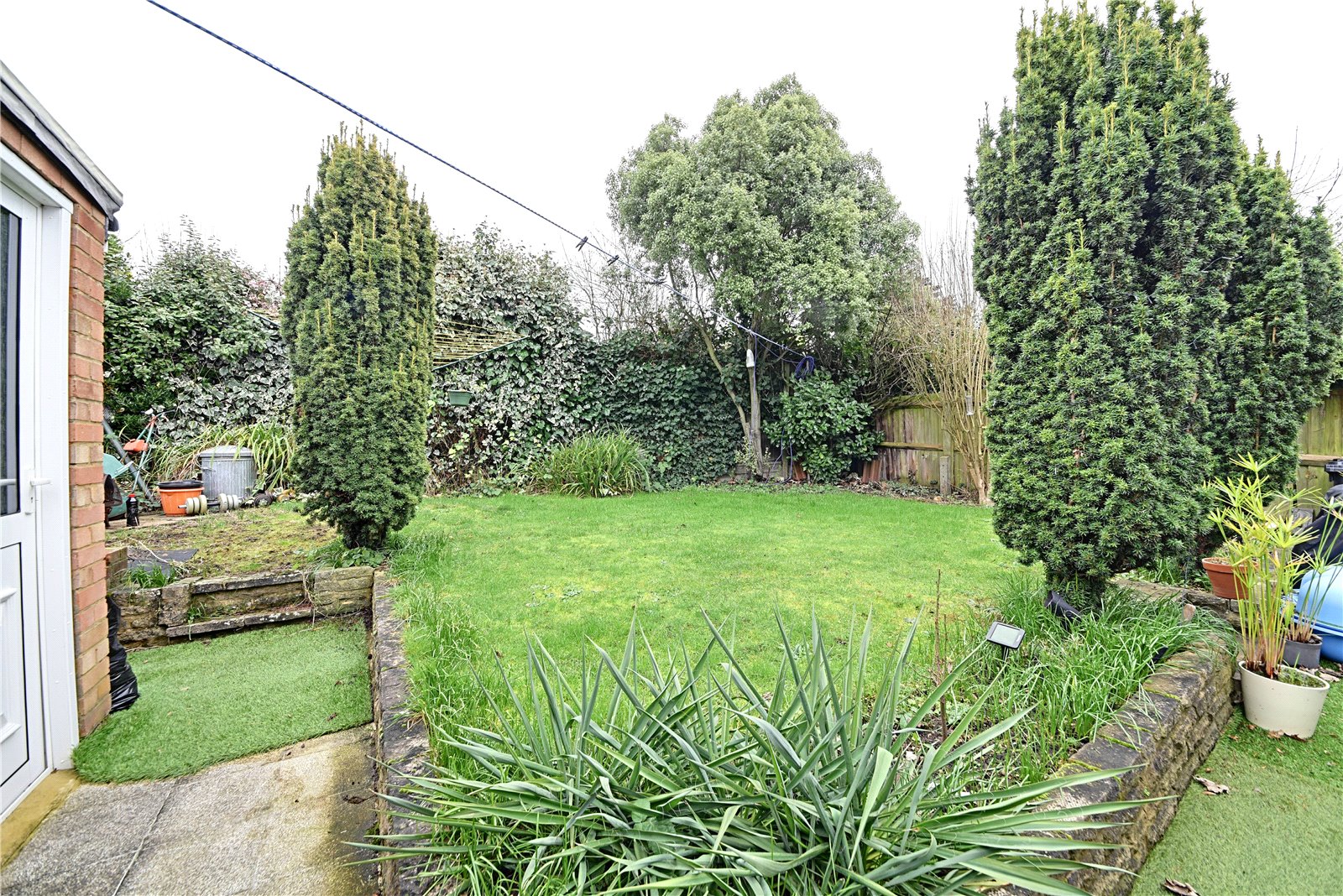 2 bed bungalow for sale in Silvercliffe Gardens, Barnet  - Property Image 9