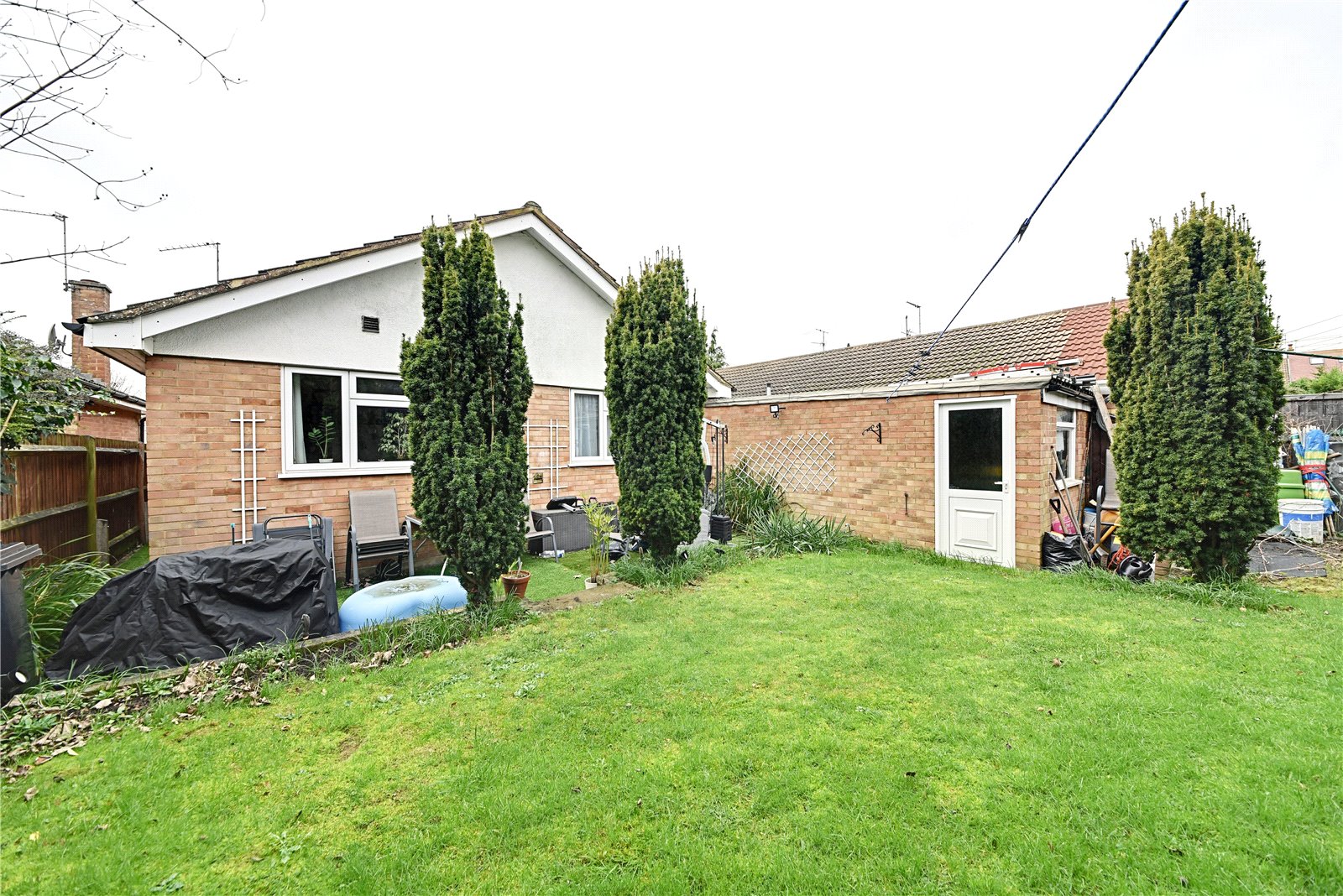 2 bed bungalow for sale in Silvercliffe Gardens, Barnet  - Property Image 4