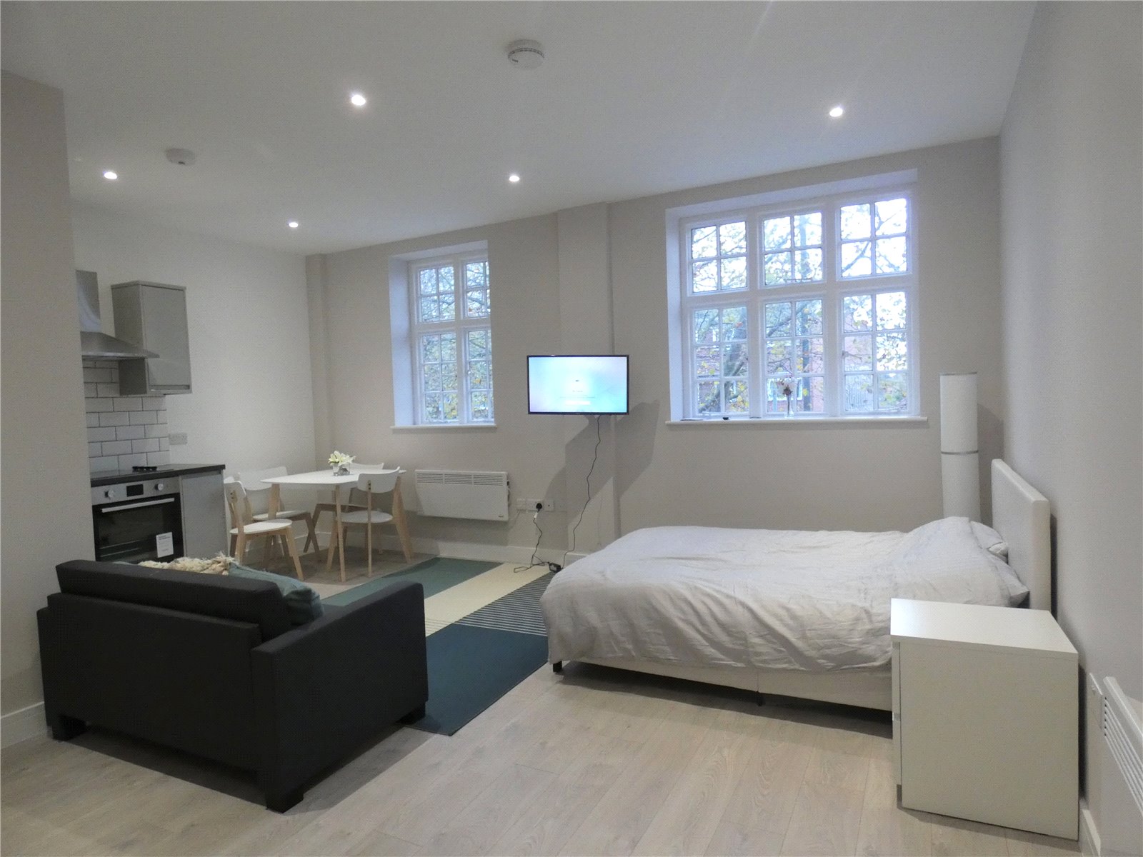 Apartment to rent in Oakleigh Gardens, London  - Property Image 3