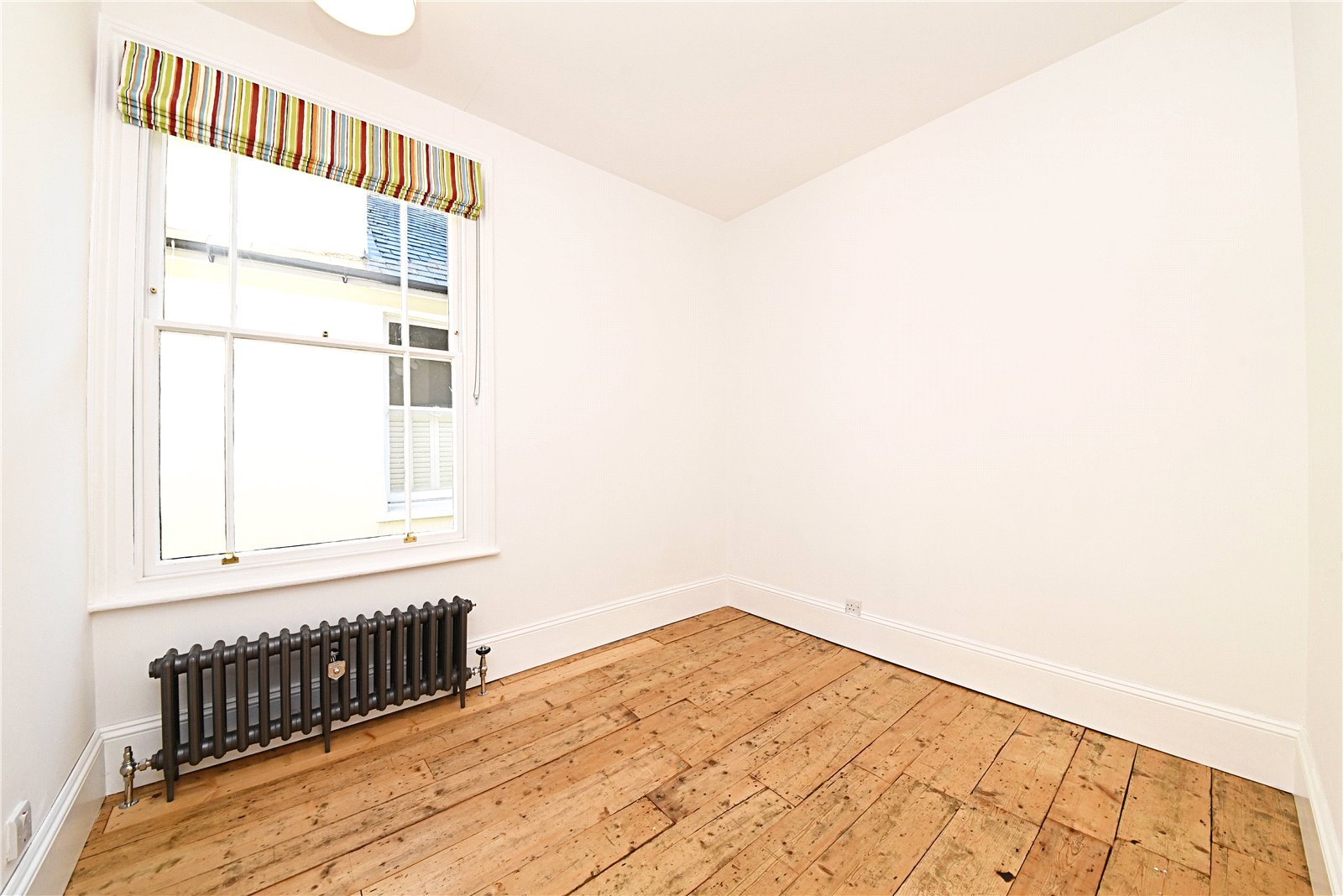 3 bed apartment to rent in Wood Street, High Barnet  - Property Image 8