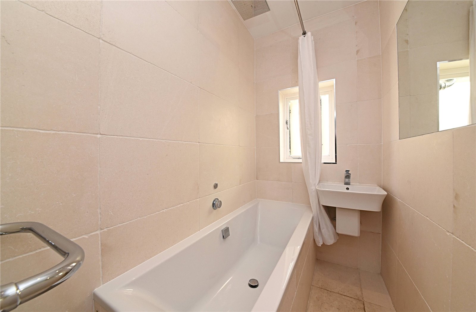 3 bed apartment to rent in Wood Street, High Barnet  - Property Image 12