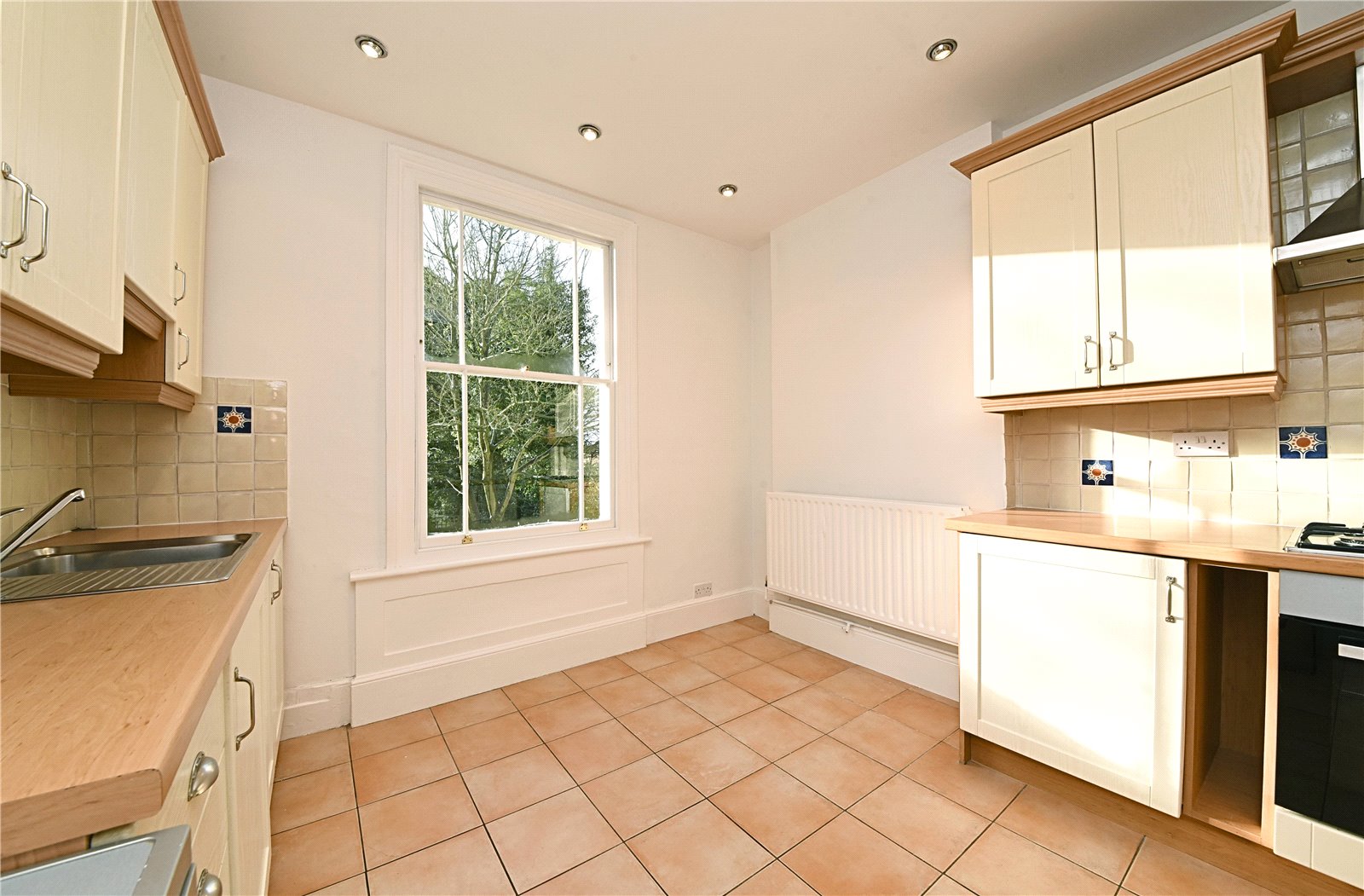 3 bed apartment to rent in Wood Street, High Barnet  - Property Image 3