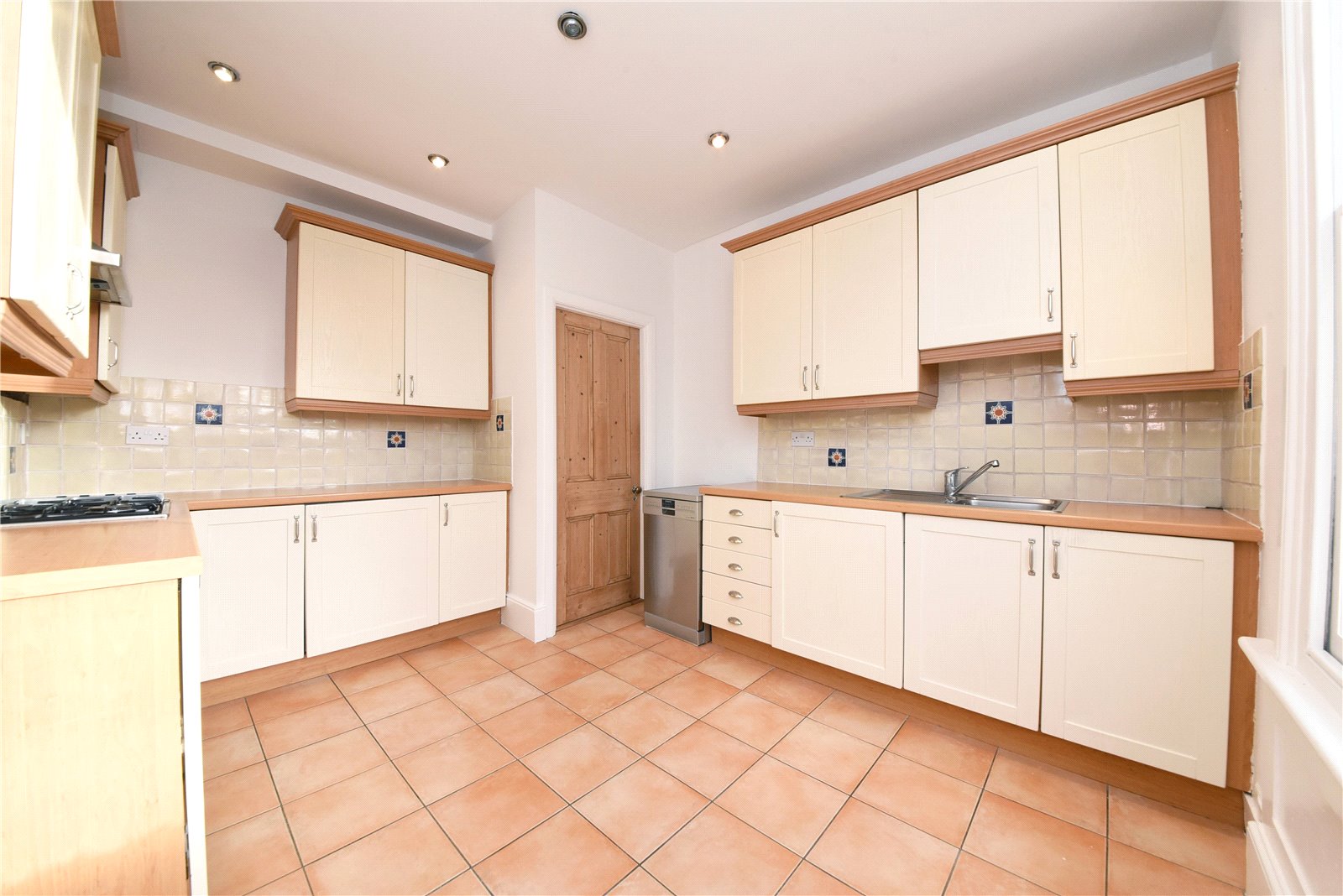 3 bed apartment to rent in Wood Street, High Barnet  - Property Image 7