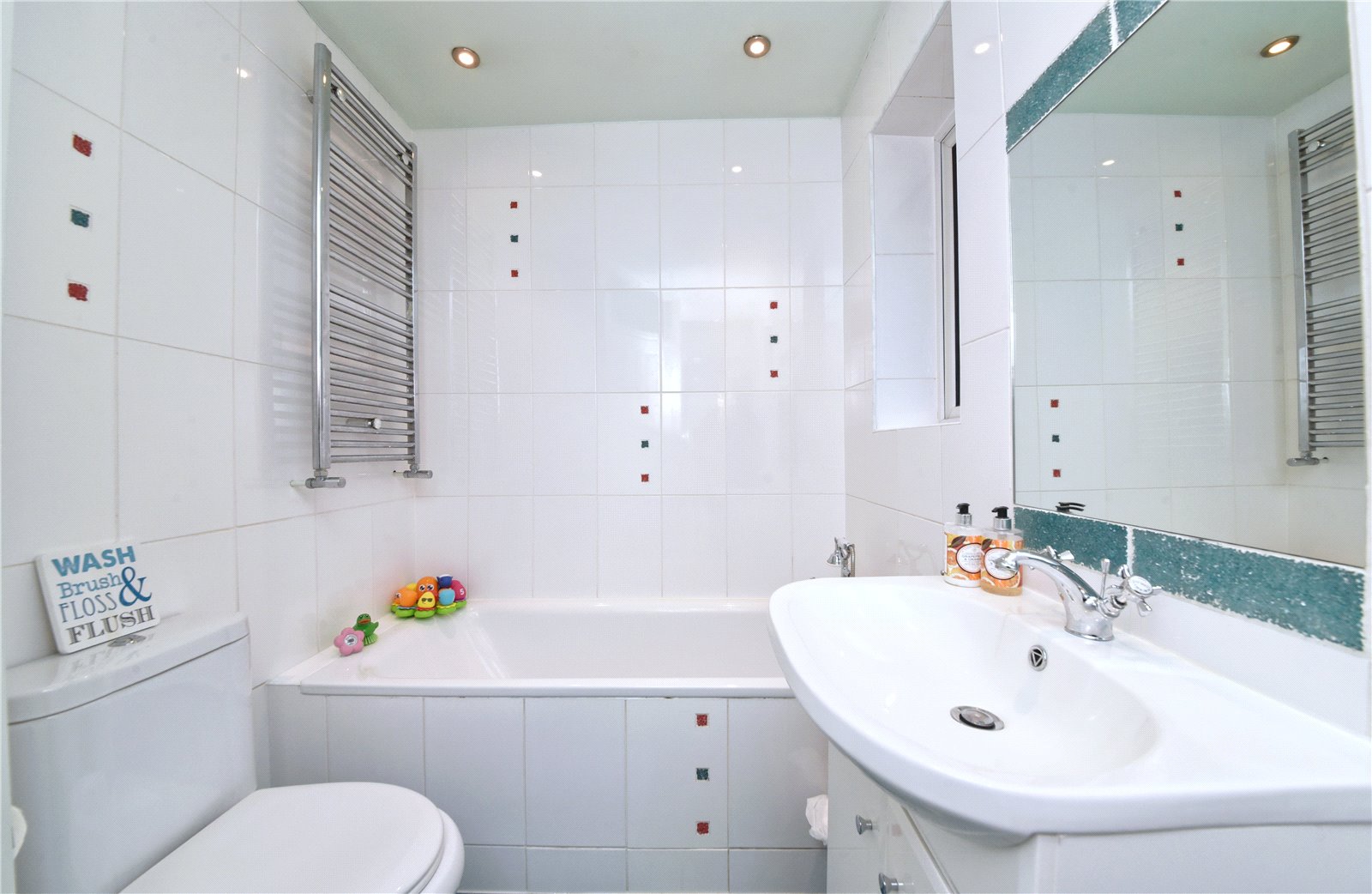 3 bed house for sale in Bushfield Close, Edgware  - Property Image 3