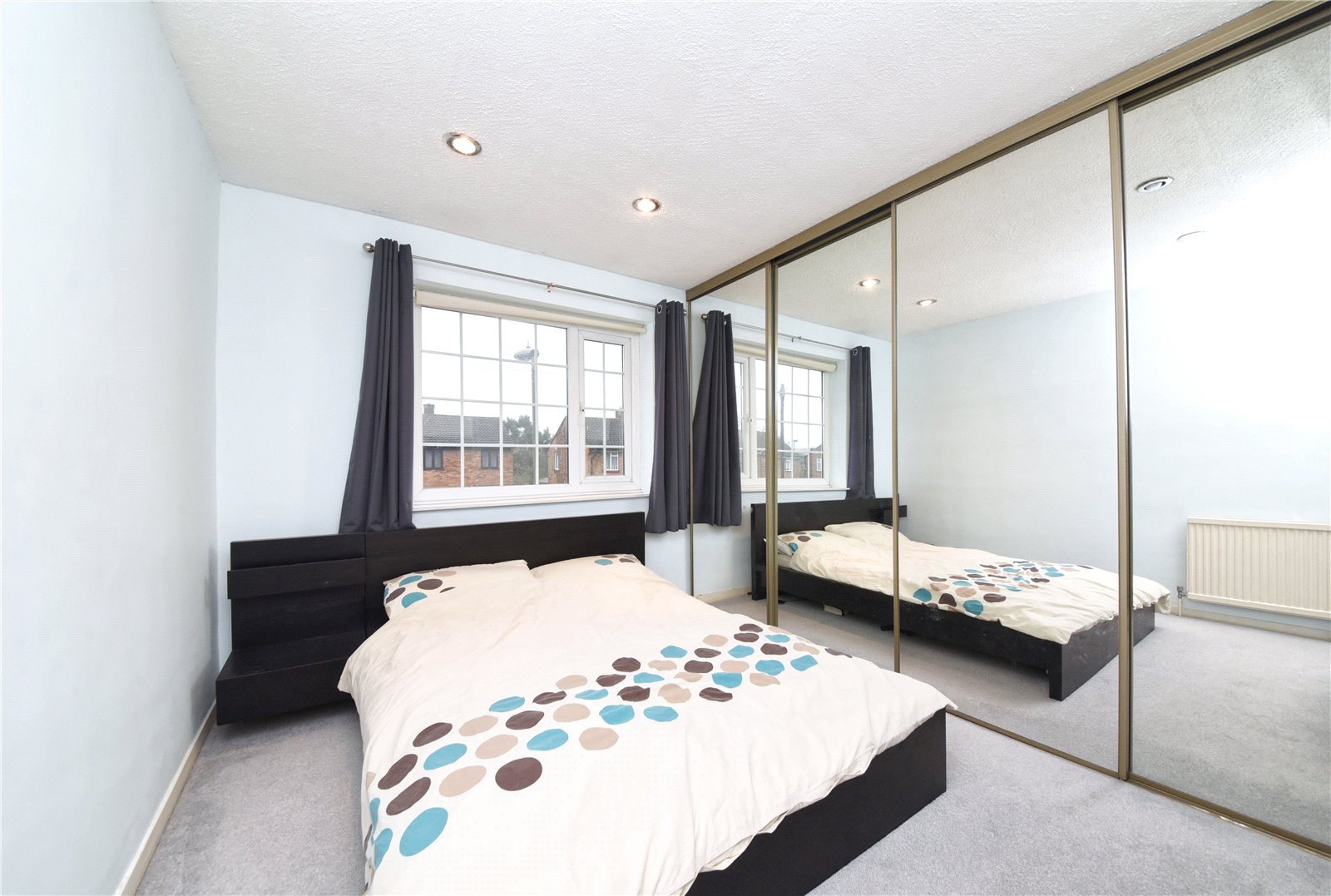 3 bed house for sale in Bushfield Close, Edgware  - Property Image 7