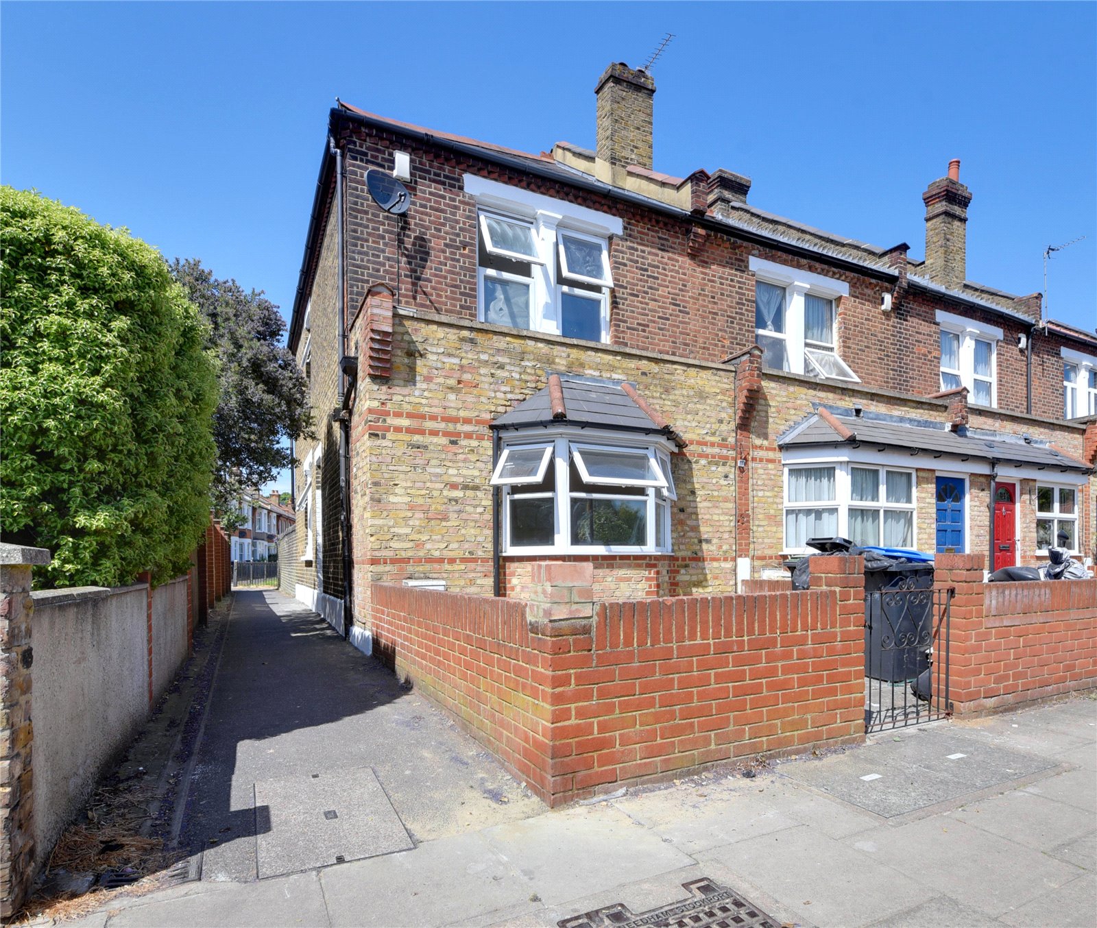 3 bed house for sale in Main Avenue, Bush Hill Park - Property Image 1