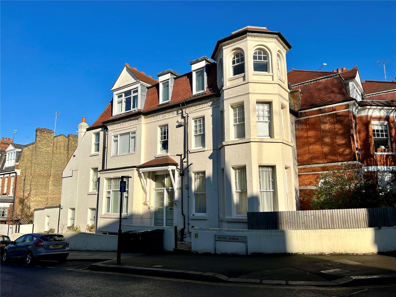 2 bed apartment for sale in Hornsey Lane Gardens, Highgate - Property Image 1