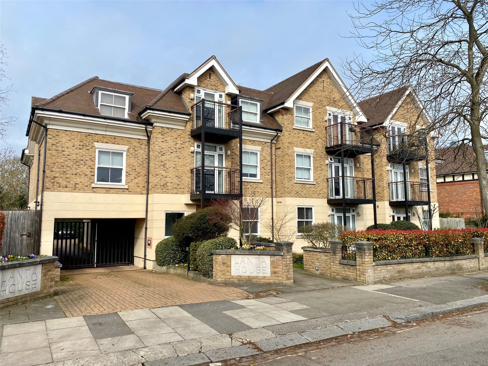 2 bed apartment for sale in Holders Hill Road, Mill Hill East - Property Image 1