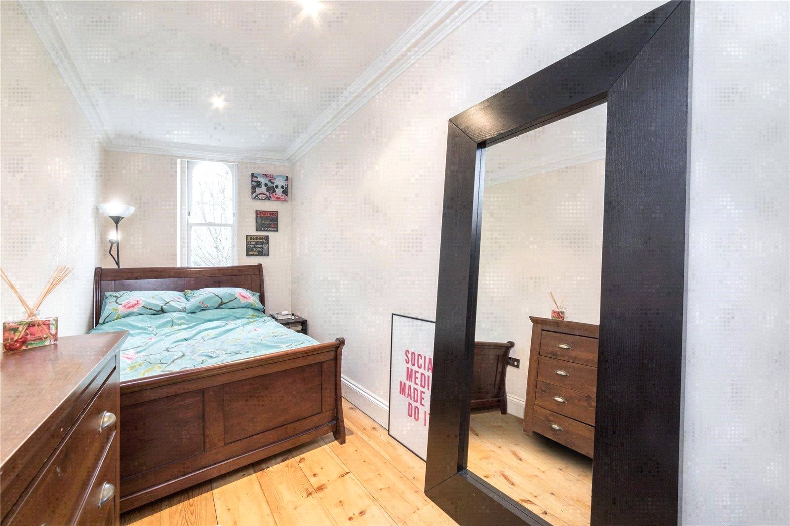 2 bed apartment to rent in Drayton Park, Arsenal  - Property Image 3