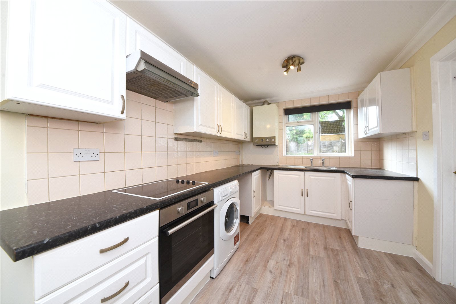 3 bed house for sale in Hunters Ride, Bricket Wood  - Property Image 3