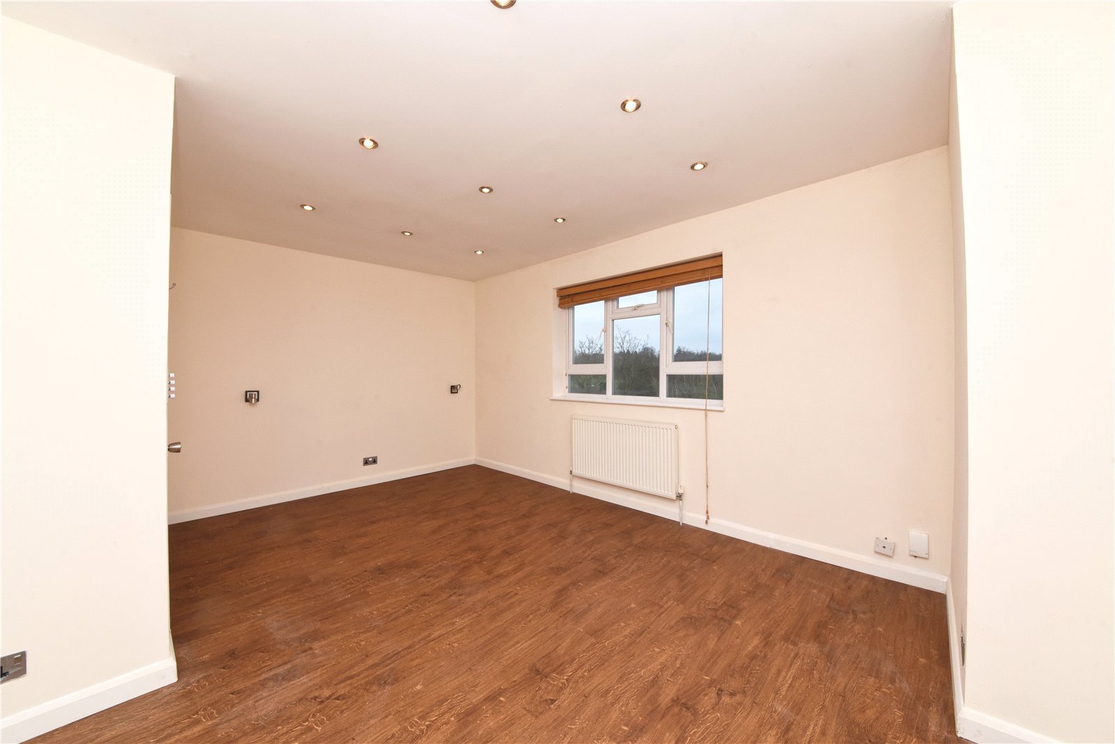 2 bed maisonette to rent in High Street, Bushey  - Property Image 9