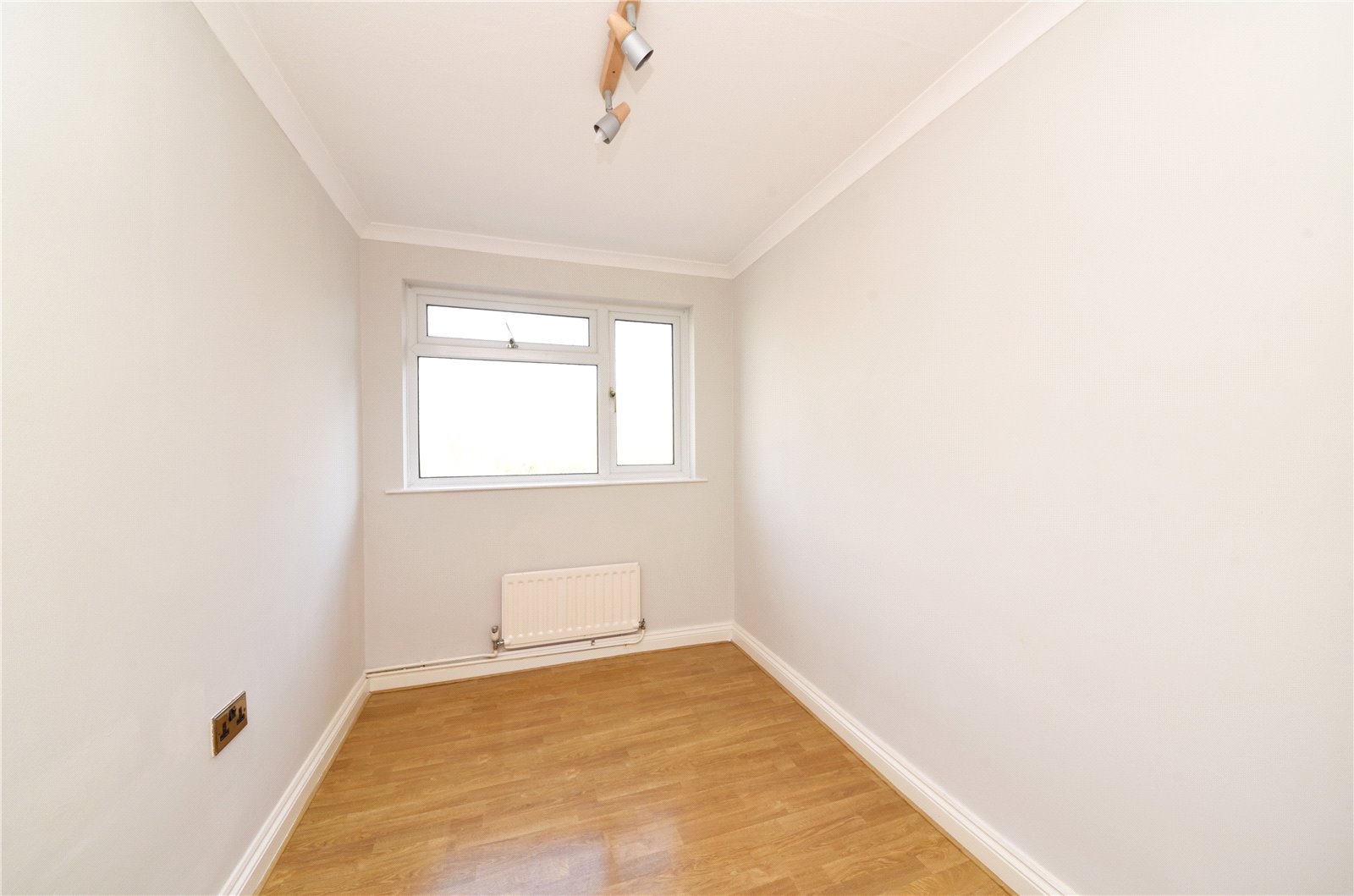 3 bed house to rent in Cooks Mead, Bushey  - Property Image 10