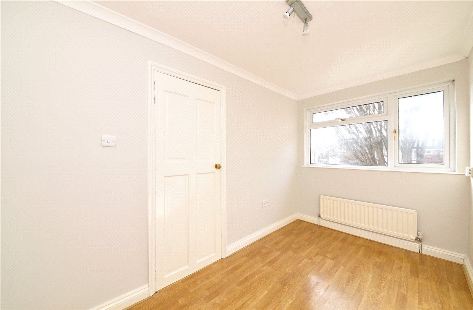 3 bed house to rent in Cooks Mead, Bushey  - Property Image 8