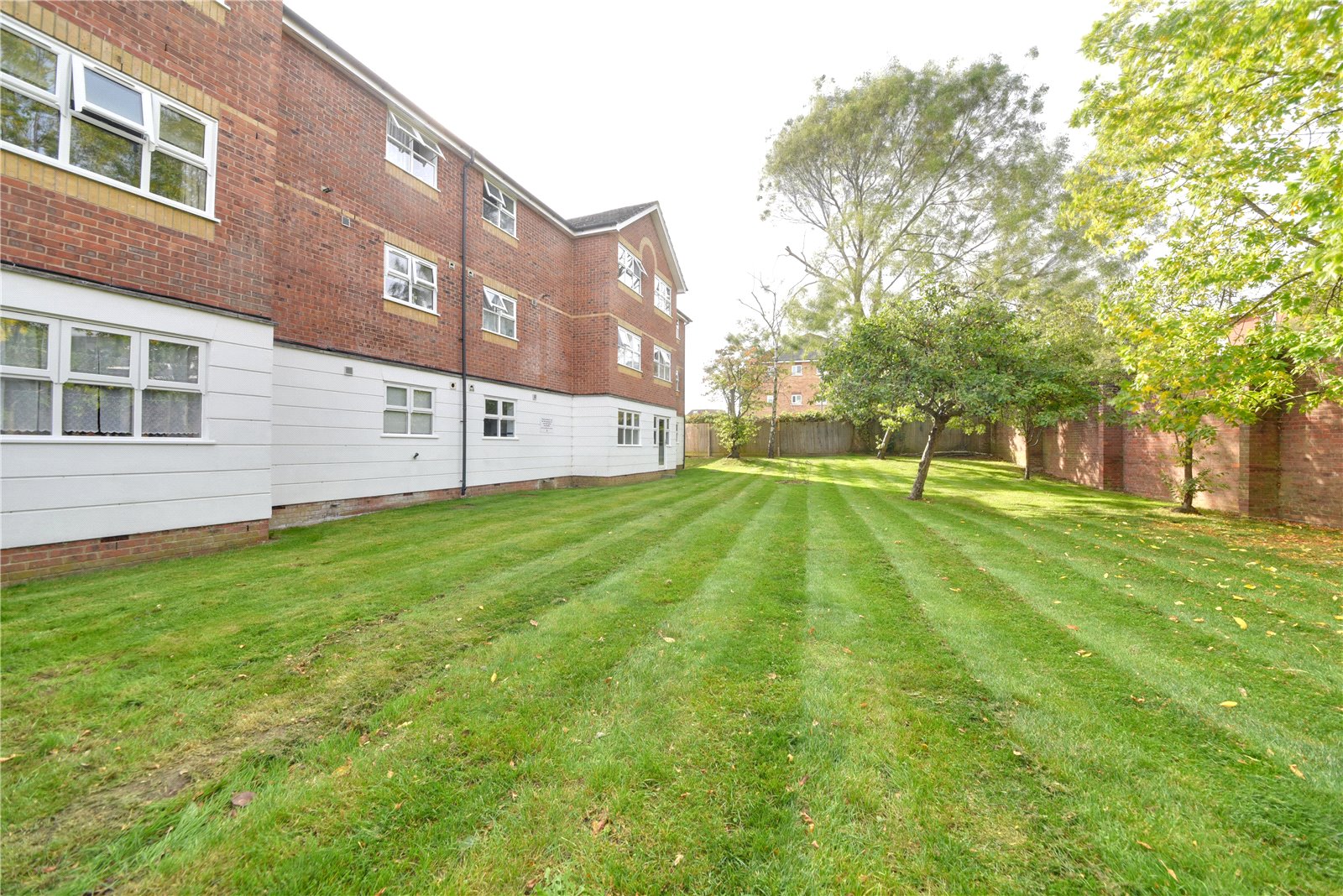 2 bed apartment for sale in Chase Road (Access Via Alexandra Court), Oakwood  - Property Image 5