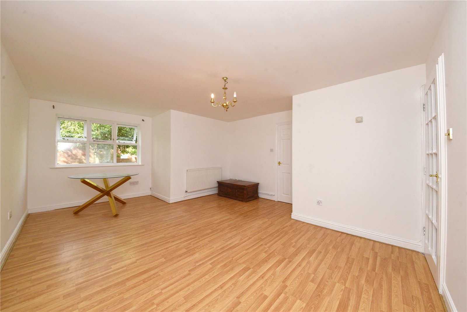 2 bed apartment for sale in Chase Road (Access Via Alexandra Court), Oakwood  - Property Image 4