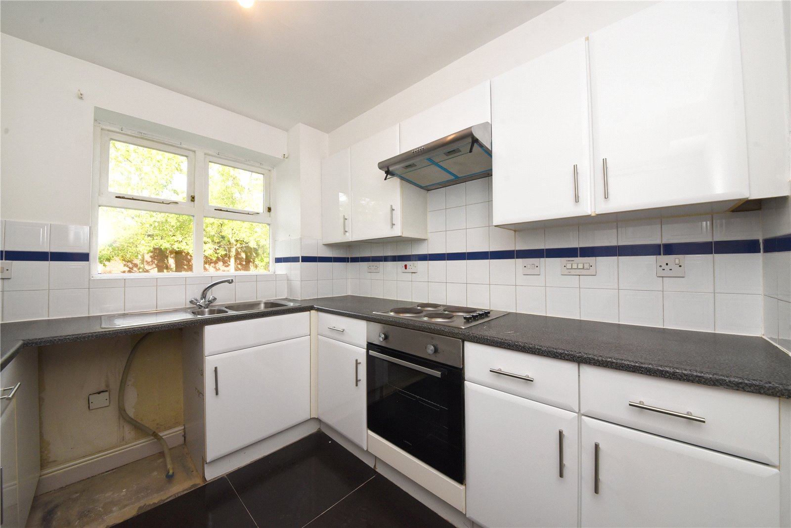 2 bed apartment for sale in Chase Road (Access Via Alexandra Court), Oakwood - Property Image 1