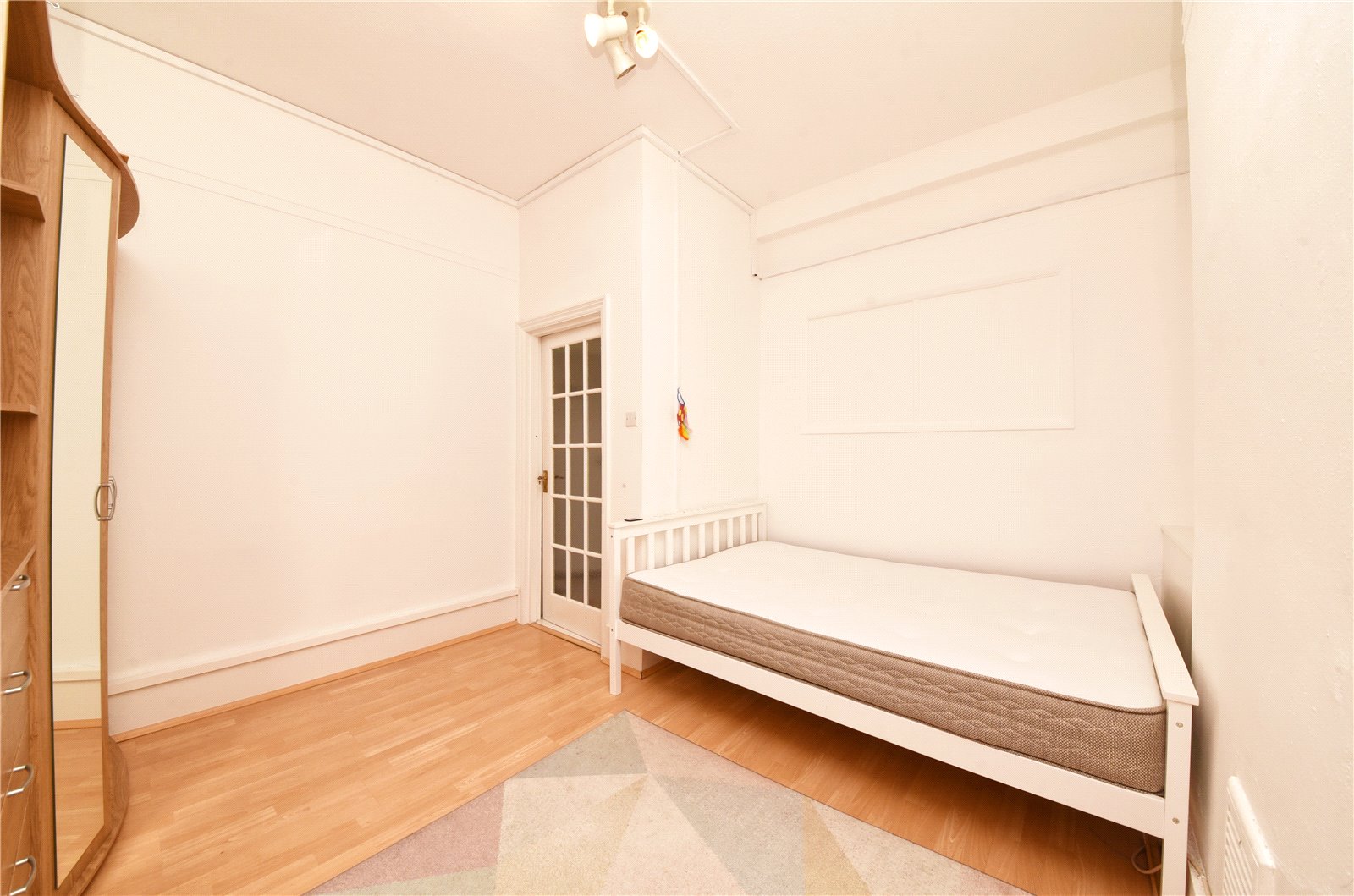 2 bed apartment to rent in Graham Road, Hendon  - Property Image 7