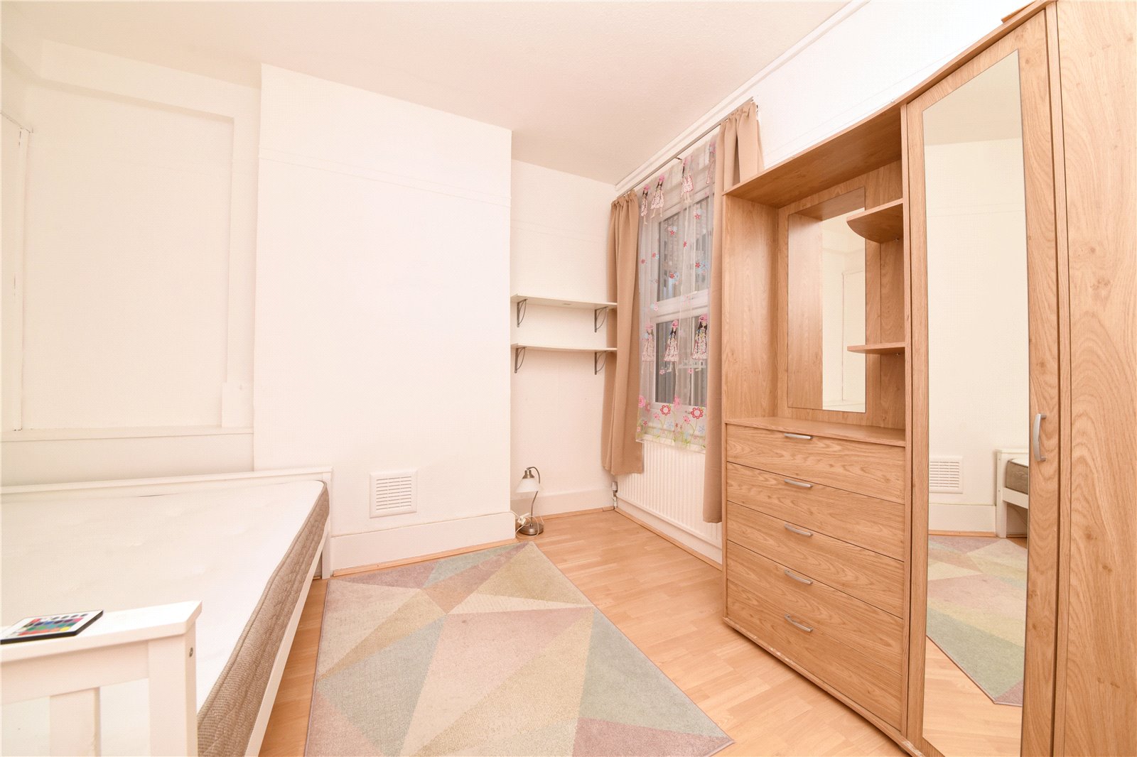 2 bed apartment to rent in Graham Road, Hendon  - Property Image 8