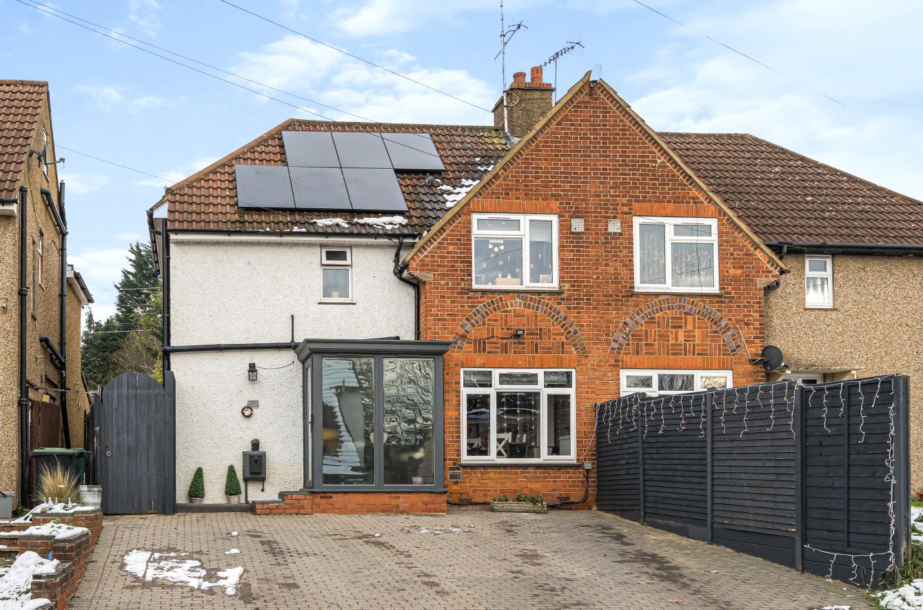 3 bed house for sale in Primrose Hill, Kings Langley - Property Image 1