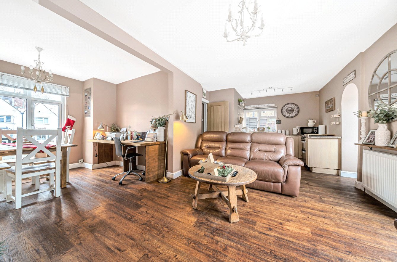 3 bed house for sale in Primrose Hill, Kings Langley  - Property Image 2