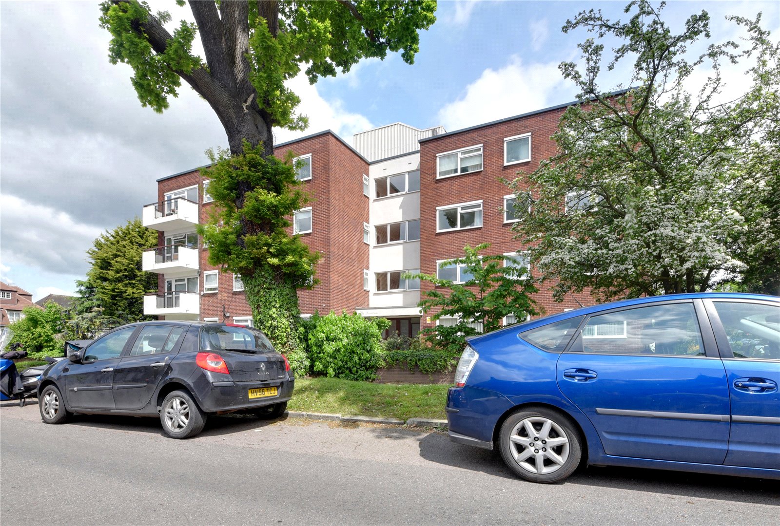 3 bed apartment for sale in Ballards Lane, Finchley  - Property Image 1