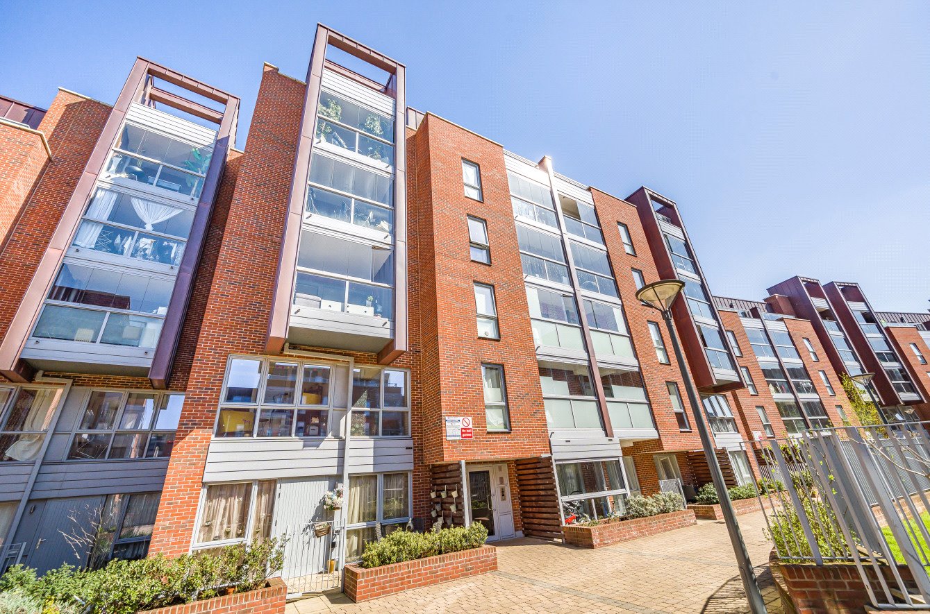 3 bed apartment for sale in Fellow's Square, 2 Wilkinson Close - Property Image 1