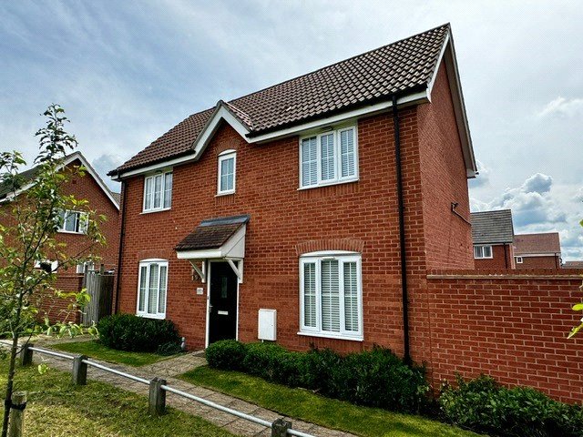 3 bed house for sale in Shackeroo Road, Bury St Edmunds  - Property Image 1