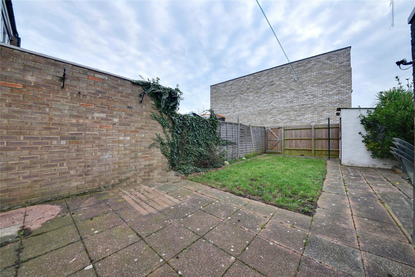 3 bed house for sale in Holtwhites Hill, Enfield  - Property Image 6