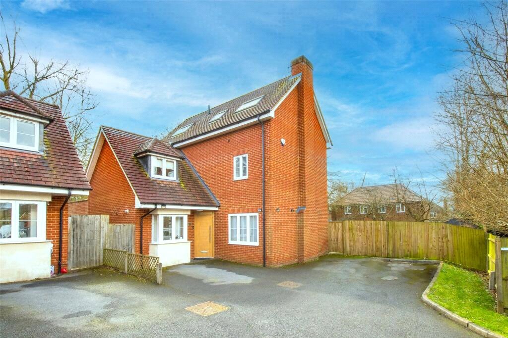 5 bed house for sale in Harcourt Road, Bushey  - Property Image 1