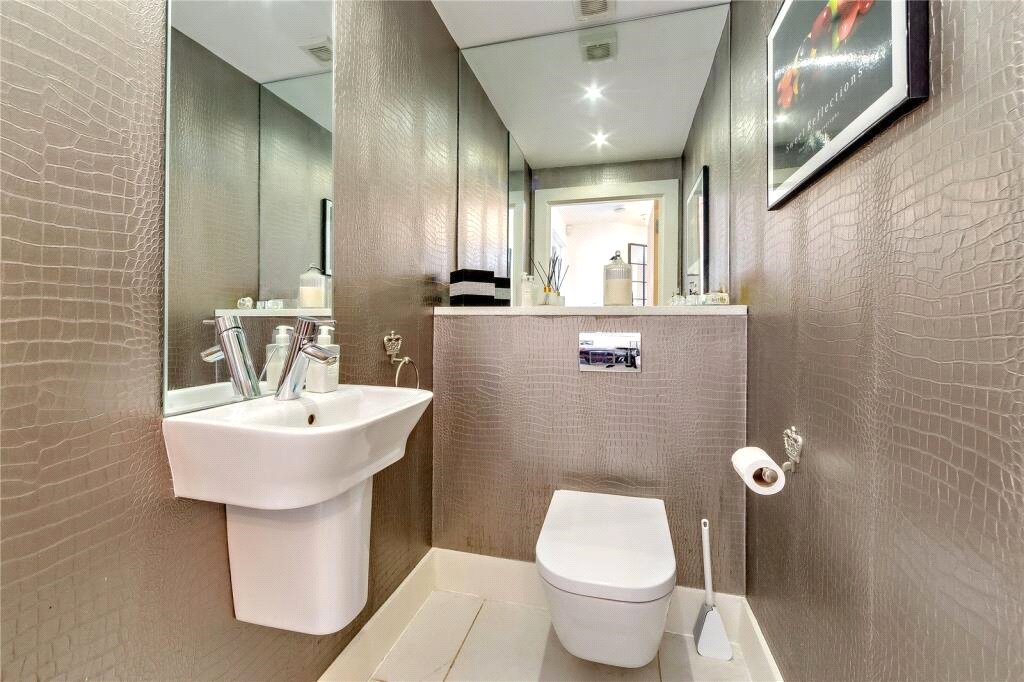 5 bed house for sale in Harcourt Road, Bushey  - Property Image 3