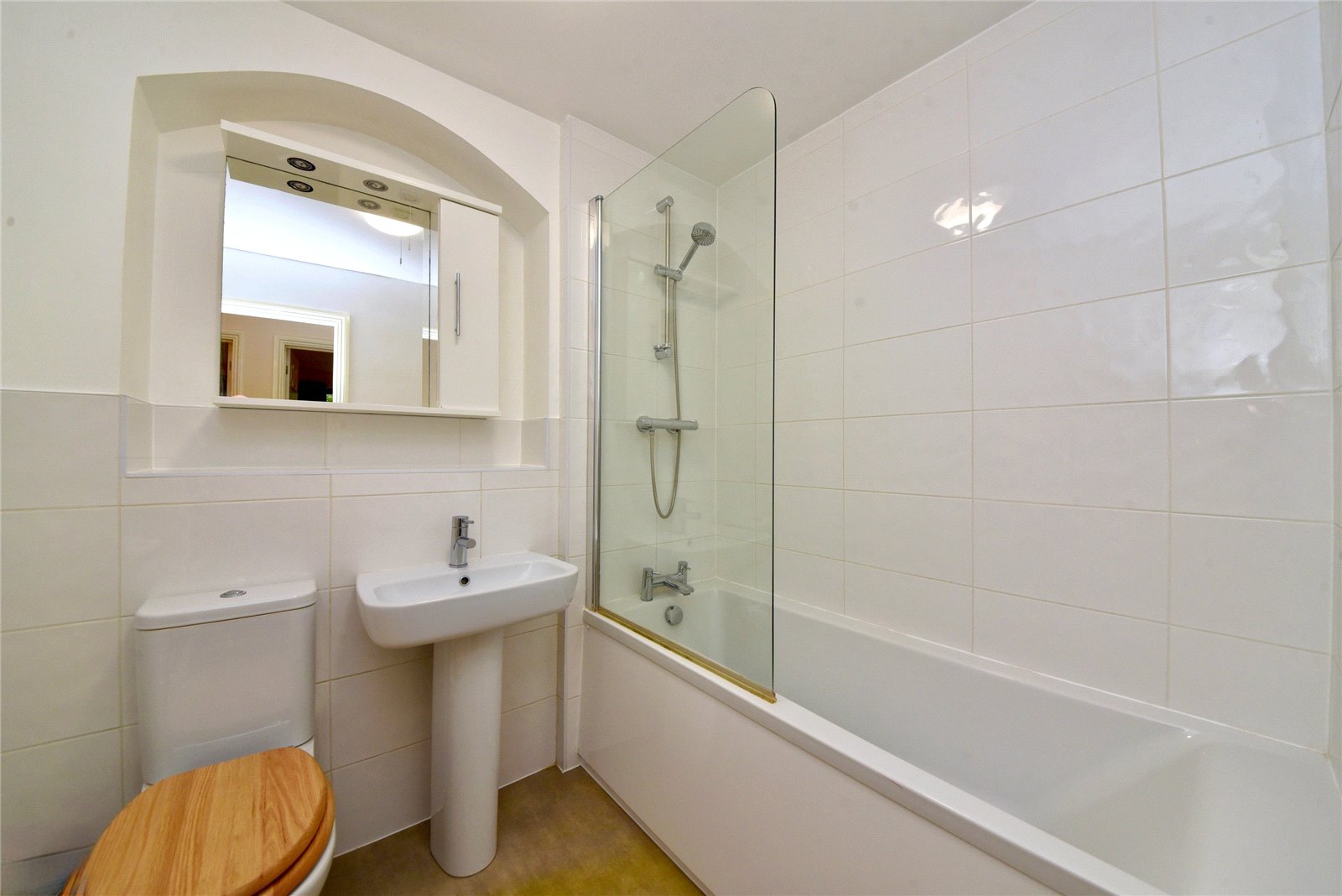 2 bed apartment for sale in Orphanage Road, Watford  - Property Image 2