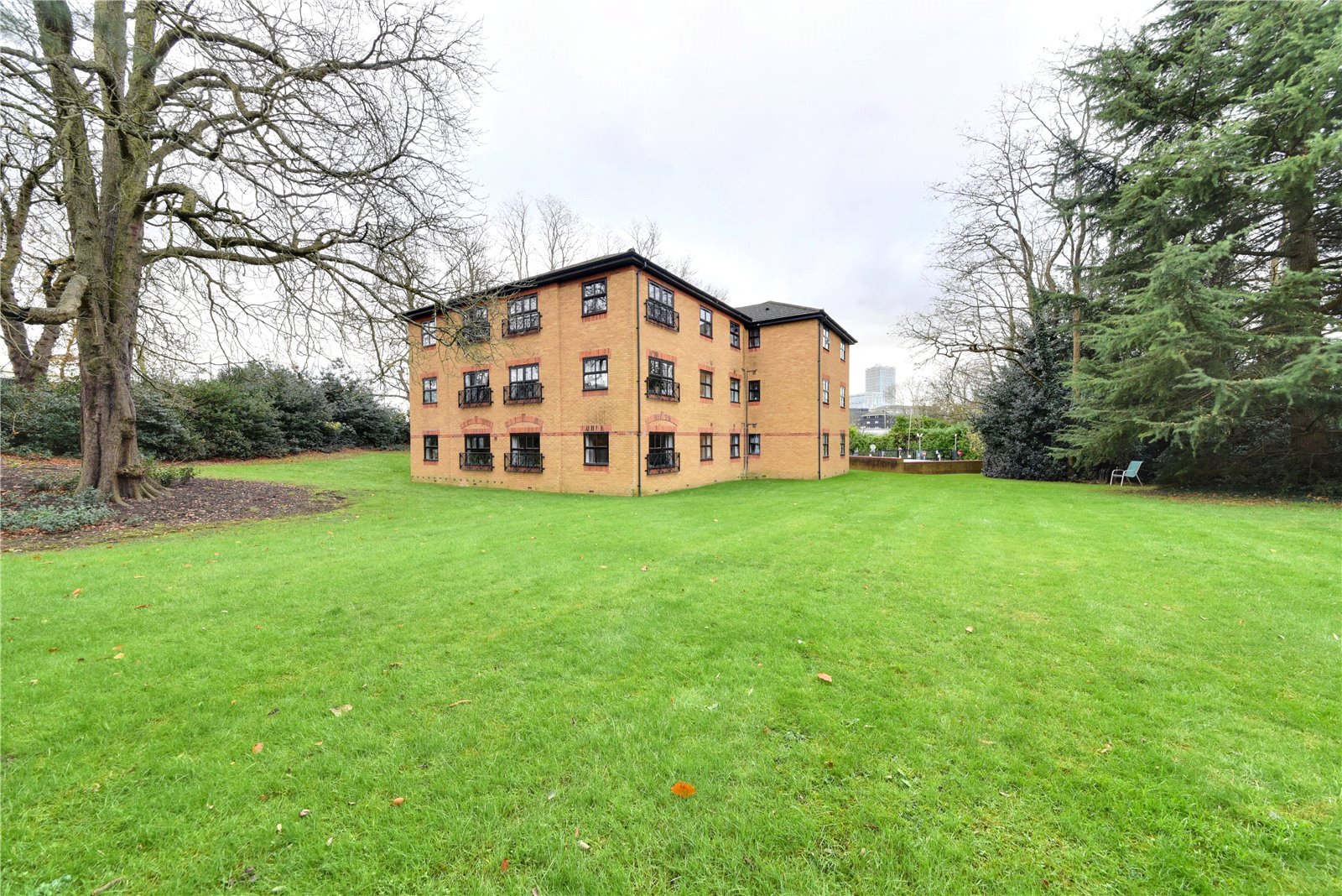 2 bed apartment for sale in Orphanage Road, Watford  - Property Image 6