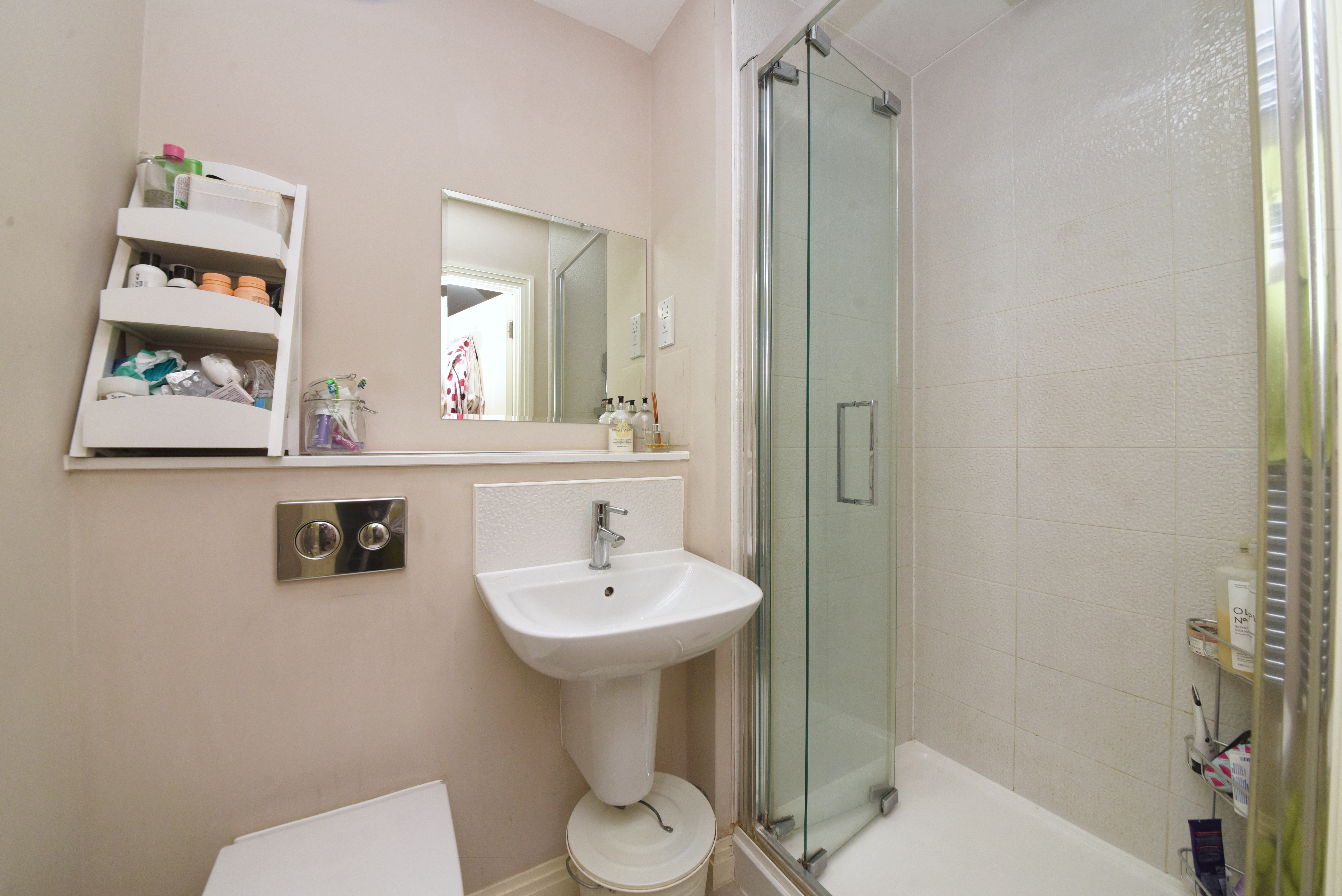 2 bed apartment for sale in Lancaster Road, New Barnet  - Property Image 5